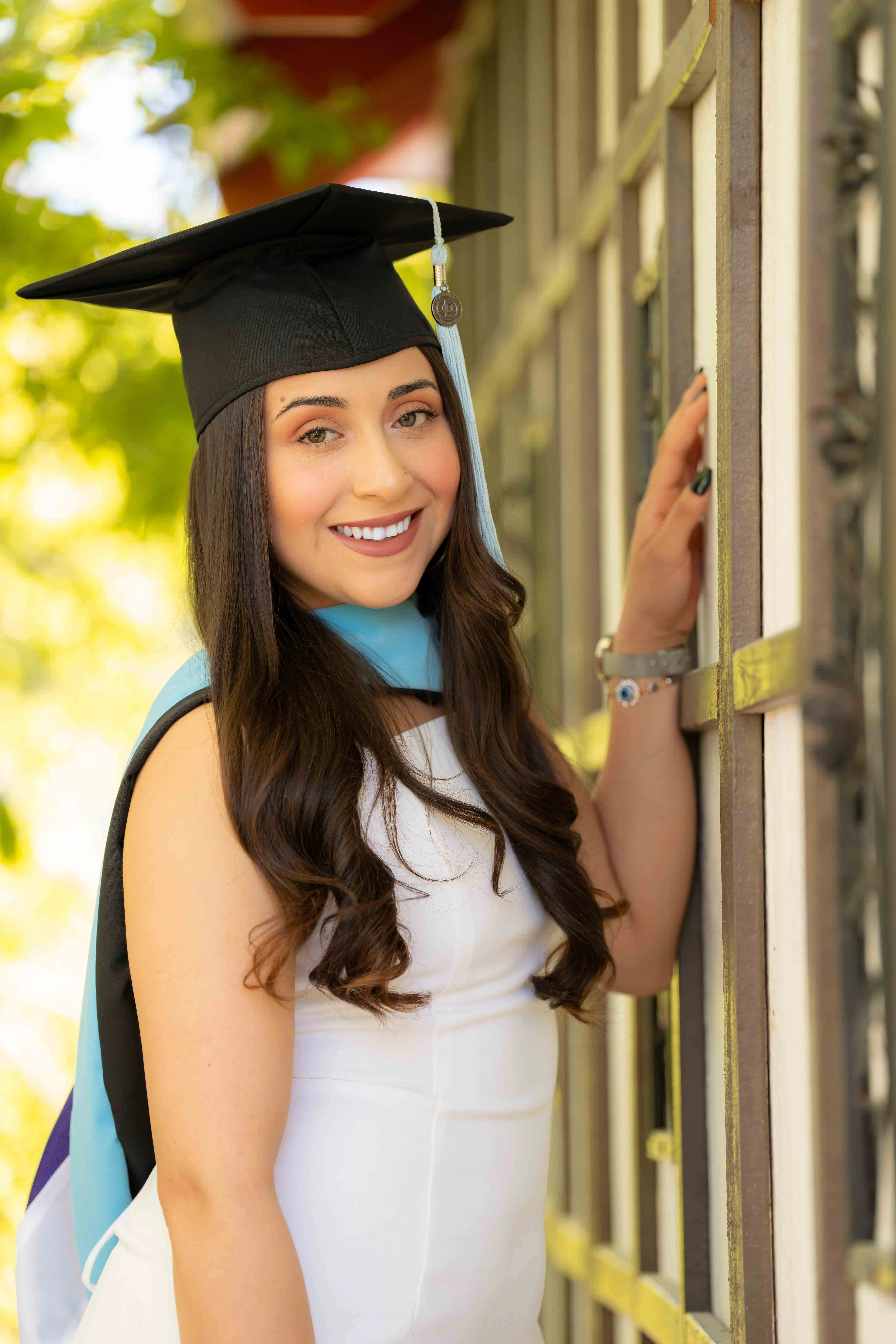 Graduate portrait outdoor scenic location