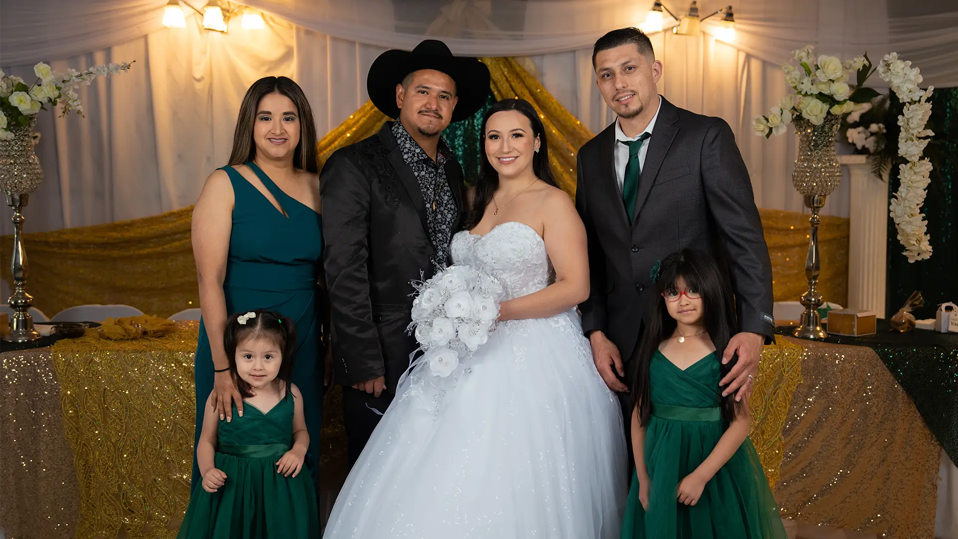 Wedding family photo in Tri-Cities, Washington